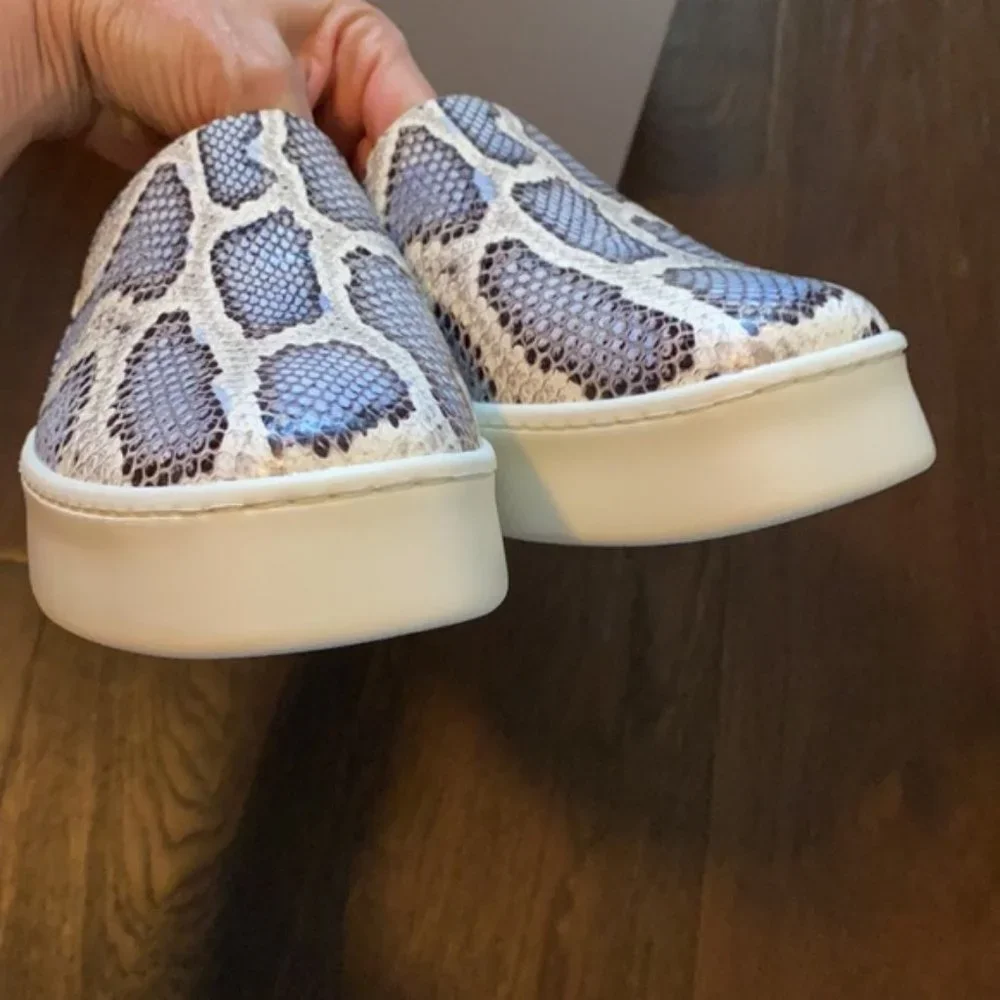NIB ~ VINCE SAXON 2 BLUE SNAKE SLIP ON SNEAKER sz 9.5